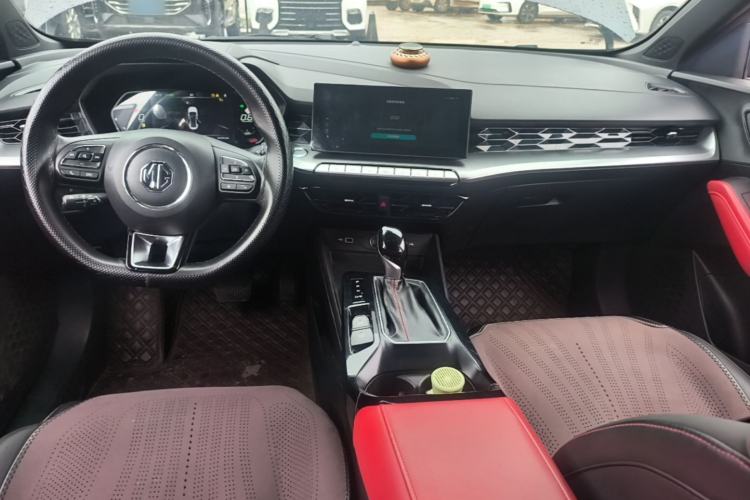 Used MG 5 2021 180 DVVT CVT Youth Luxury Edition Center Console