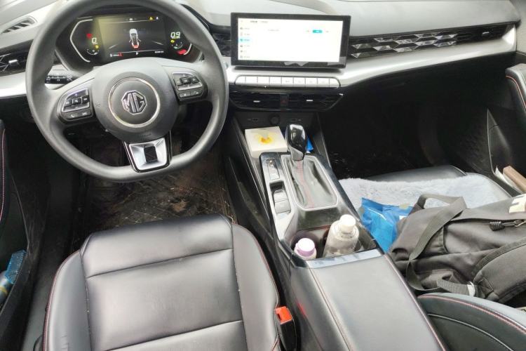 Used MG 5 2021 180 DVVT CVT Youth Luxury Edition Center Console
