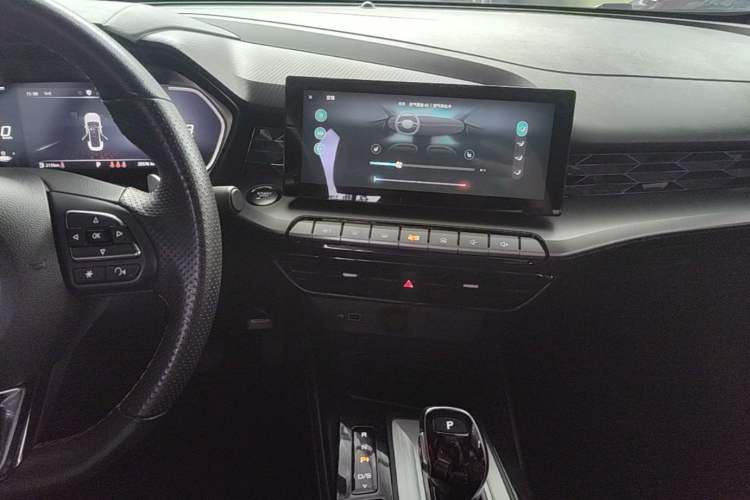 Used MG 5 2021 Revised 300TGI DCT Elegant Luxury Flagship Edition Audio And AC Panel