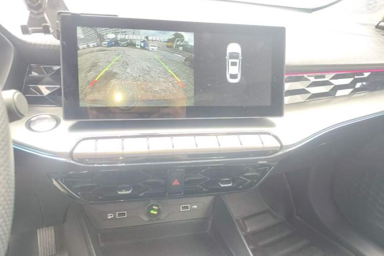 Used MG 5 2021 180 DVVT CVT Youthful Style Edition Audio And AC Panel