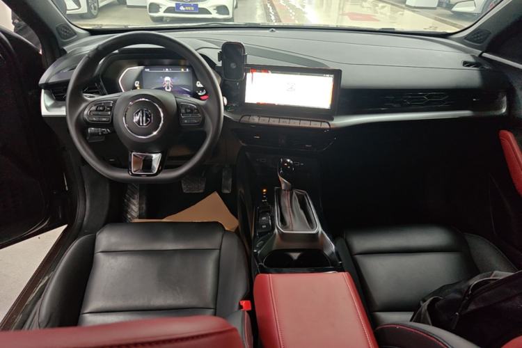 Used MG 5 2021 180 DVVT CVT Youth Luxury Edition Center Console