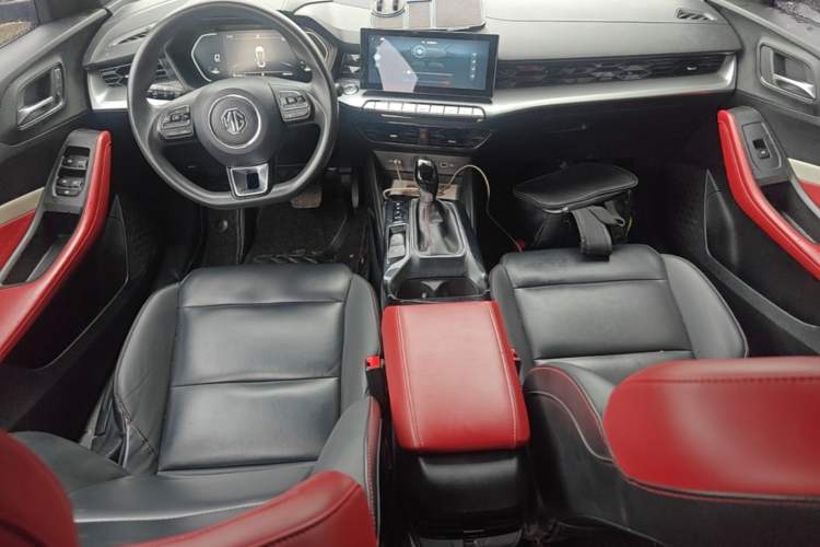 Used MG 5 2021 180 DVVT CVT Youth Luxury Edition Center Console