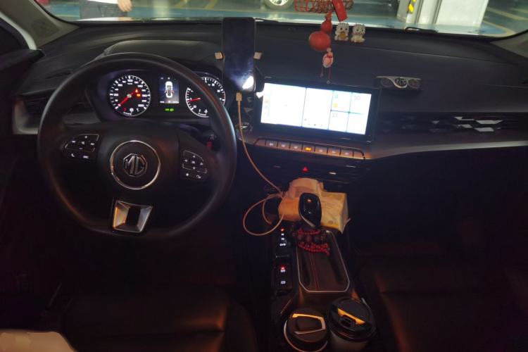 Used MG 5 2021 180 DVVT CVT Youthful Style Edition Center Console