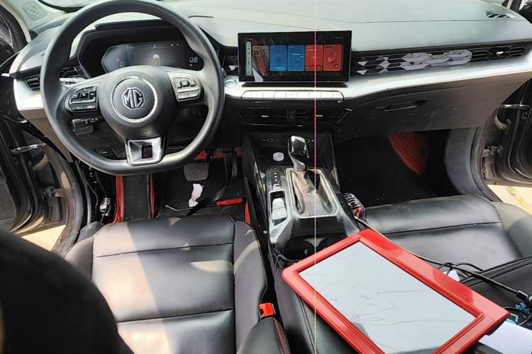 Used MG 5 2021 180 DVVT CVT Youth Luxury Edition Center Console