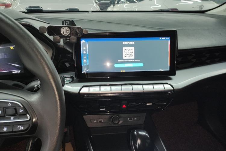 Used MG 5 2021 180 DVVT CVT Youth Luxury Edition Center Console