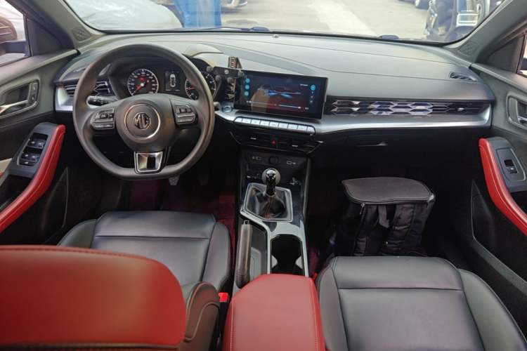 Used MG 5 2021 180 DVVT Manual Youth Luxury Edition Center Console