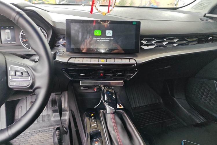 Used MG 5 2021 180 DVVT CVT Youthful Style Edition Center Console