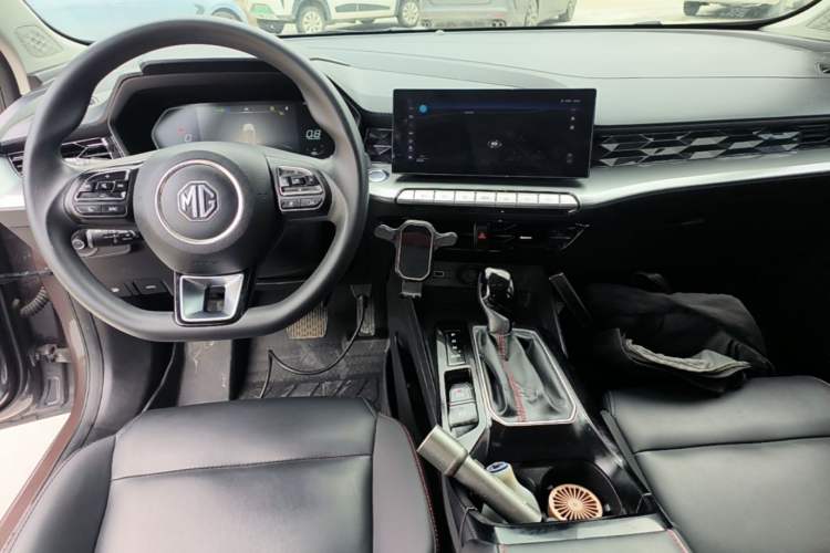 Used MG 5 2021 Revised Version 180 DVVT CVT Youth Luxury Edition Center Console