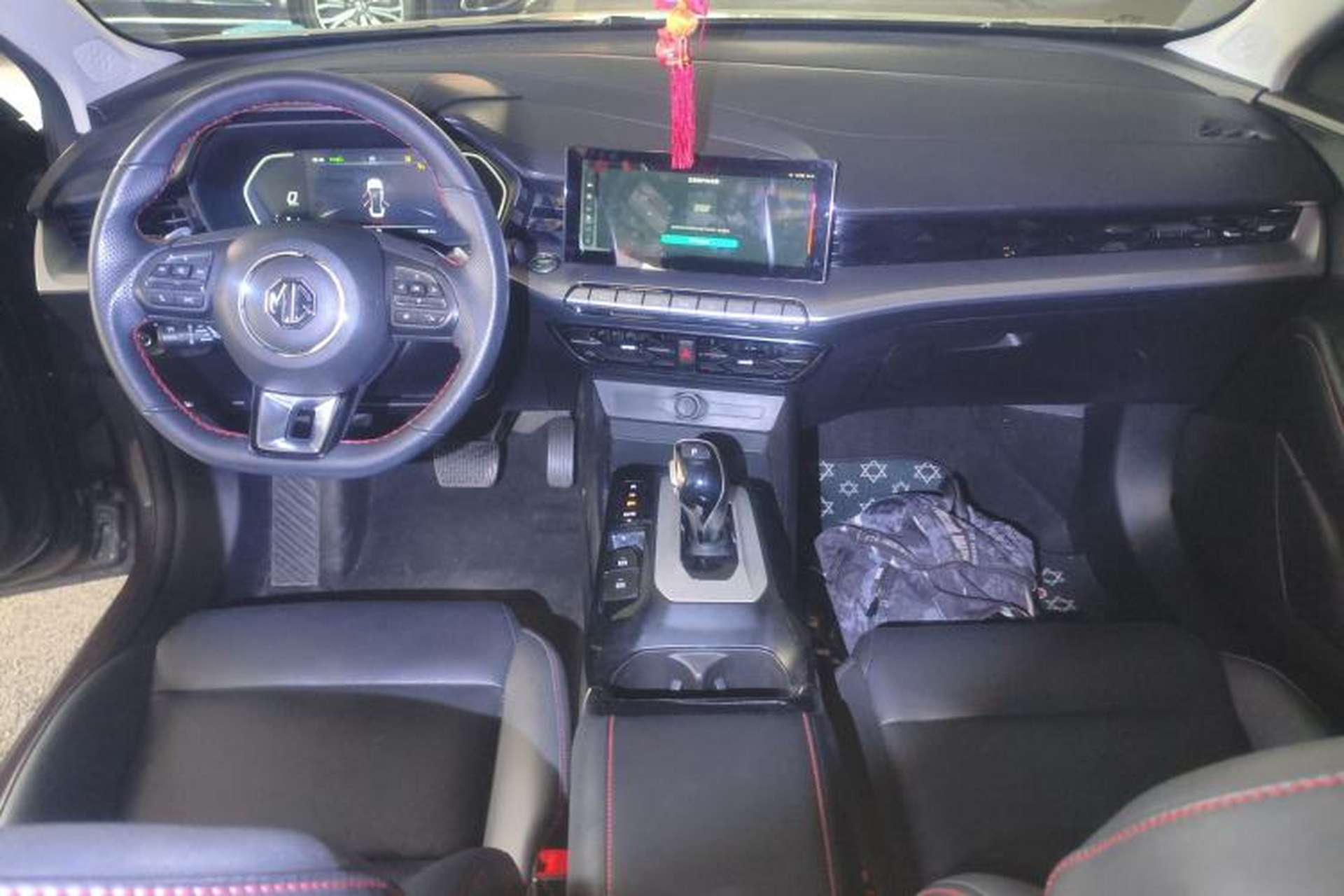 Used MG 5 2021 Revised 300TGI DCT Qingshè Luxurious Enjoyment Edition Center Console
