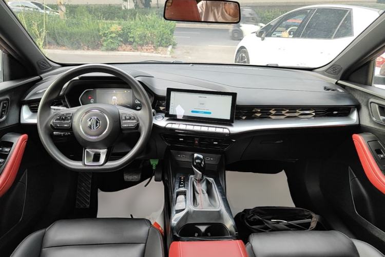 Used MG 5 2021 180 DVVT CVT Youth Luxury Edition Center Console