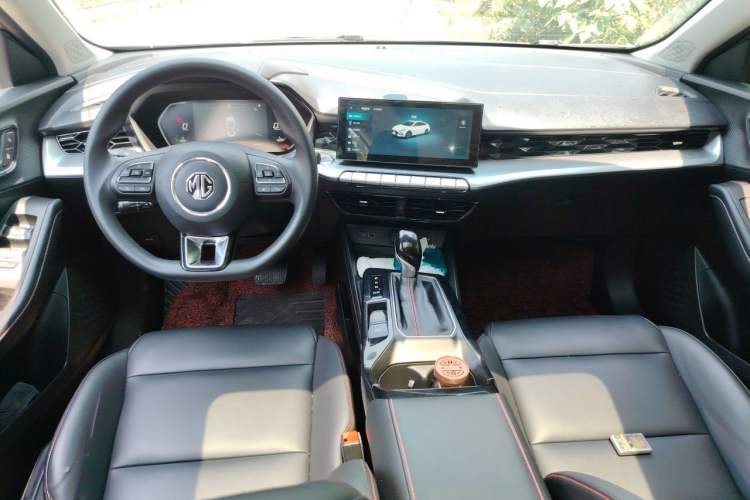 Used MG 5 2021 180 DVVT CVT Youth Luxury Edition Center Console