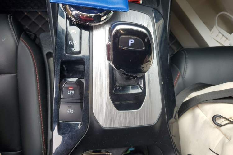 Used MG 5 2021 Revised 300TGI DCT Qingshè Luxurious Enjoyment Edition Gear Lever