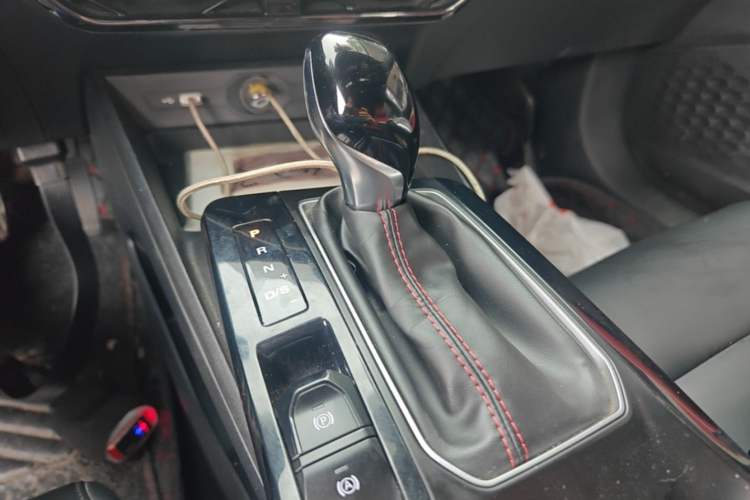 Used MG 5 2021 180 DVVT CVT Youth Luxury Edition Gear Lever