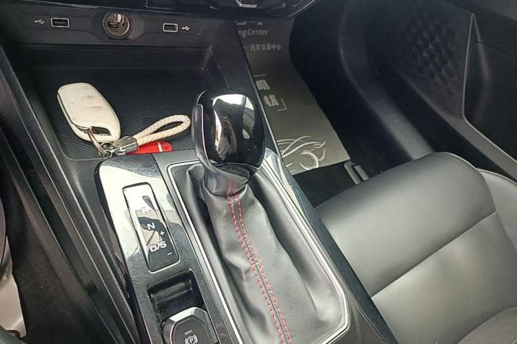 Used MG 5 2021 180 DVVT CVT Youth Luxury Edition Gear Lever