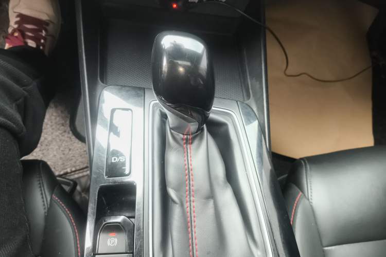 Used MG 5 2021 180 DVVT CVT Youth Luxury Edition Gear Lever
