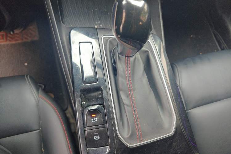 Used MG 5 2021 180 DVVT CVT Youth Luxury Edition Gear Lever