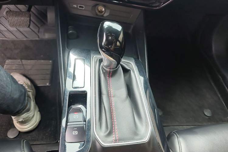Used MG 5 2021 Revised Version 180 DVVT CVT Youth Luxury Edition Gear Lever