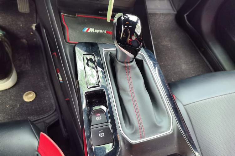Used MG 5 2021 180 DVVT CVT Youth Luxury Edition Gear Lever