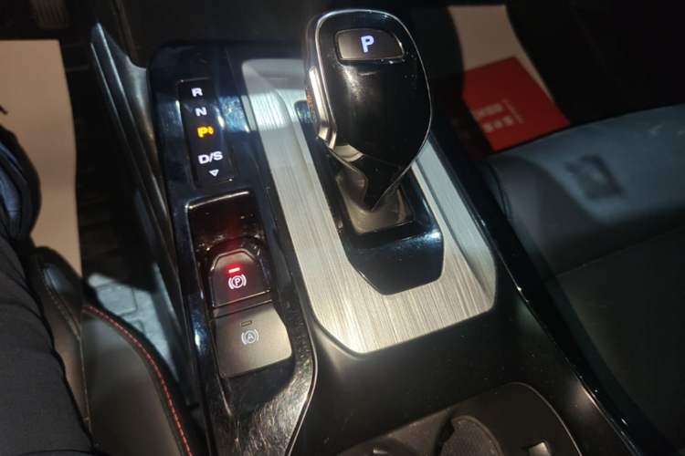 Used MG 5 2021 300TGI DCT Elegant Luxury Edition Gear Lever