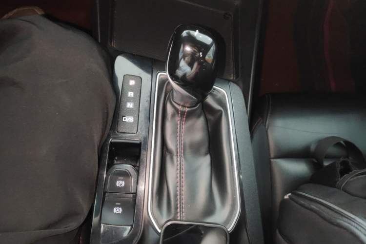 Used MG 5 2021 180 DVVT CVT Youth Luxury Edition Gear Lever