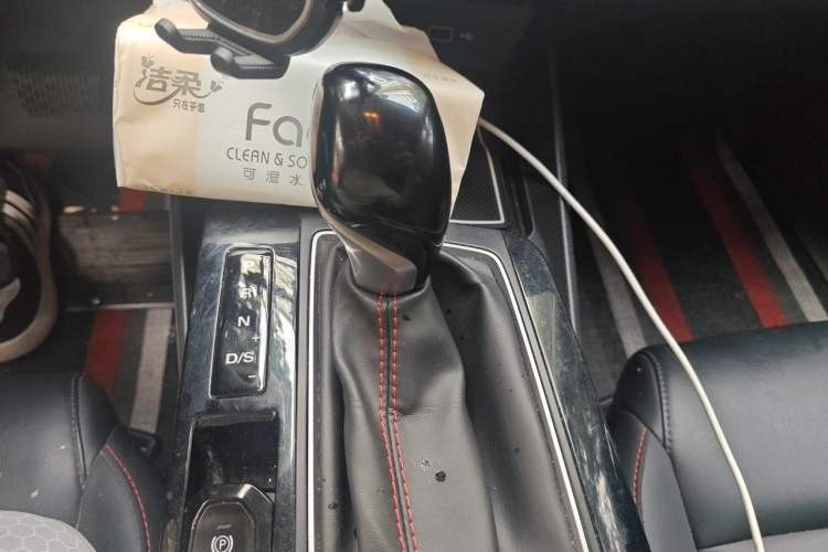 Used MG 5 2021 180 DVVT CVT Youth Luxury Edition Gear Lever