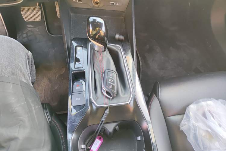 Used MG 5 2021 180 DVVT CVT Youth Luxury Edition Gear Lever