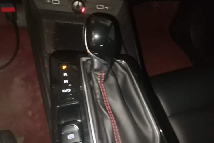 Used MG 5 2021 180 DVVT CVT Youth Luxury Edition Gear Lever