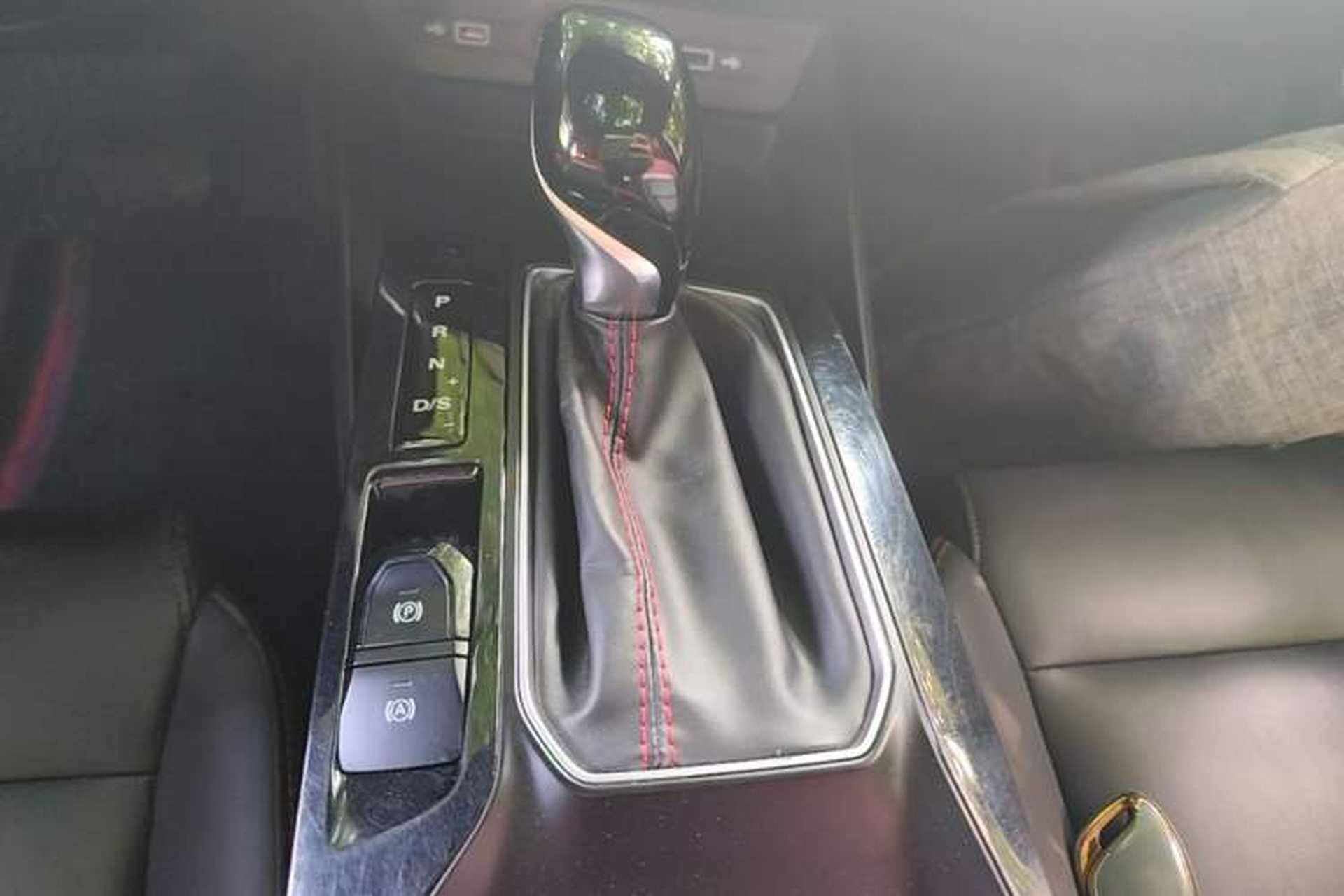Used MG 5 2021 180 DVVT CVT Youth Luxury Edition Gear Lever