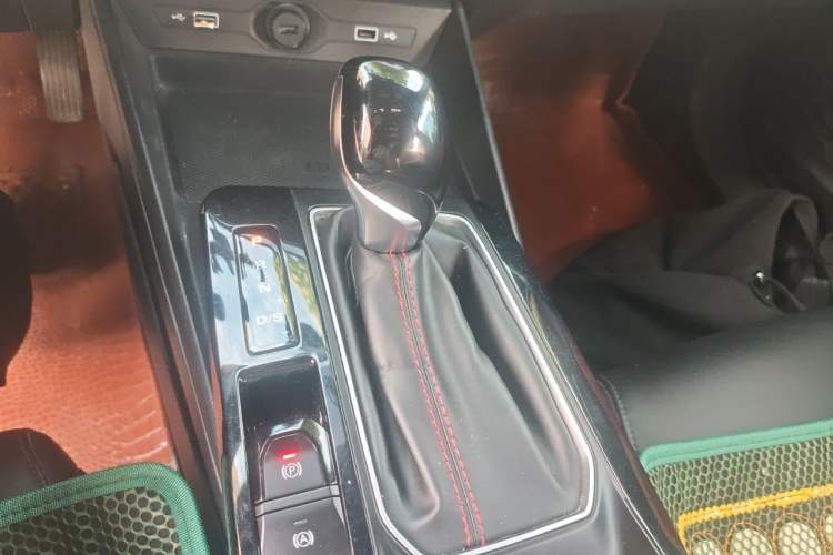 Used MG 5 2021 180 DVVT CVT Youth Luxury Edition Gear Lever