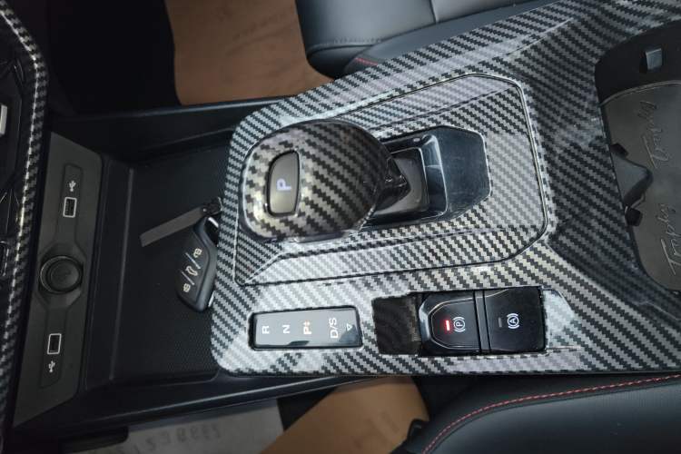 Used MG 5 2021 300TGI DCT Elegant Luxury Edition Gear Lever