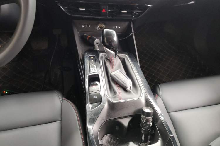 Used MG 5 2021 Revised Version 180 DVVT CVT Youth Luxury Edition Gear Lever