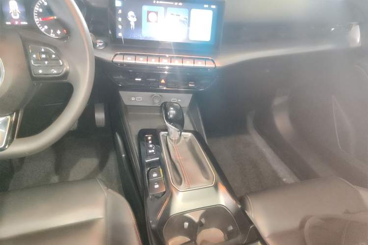 Used MG 5 2021 180 DVVT CVT Youth Luxury Edition Gear Lever