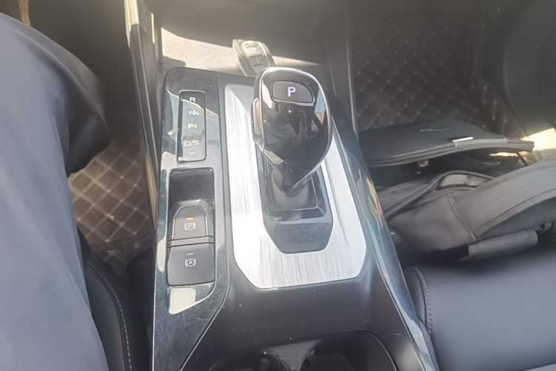 Used MG 5 2021 Revised 300TGI DCT Qingshè Luxurious Enjoyment Edition Gear Lever