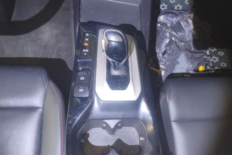 Used MG 5 2021 Revised 300TGI DCT Qingshè Luxurious Enjoyment Edition Gear Lever