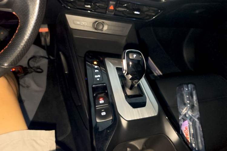 Used MG 5 2021 Revised 300TGI DCT Qingshè Luxurious Enjoyment Edition Gear Lever