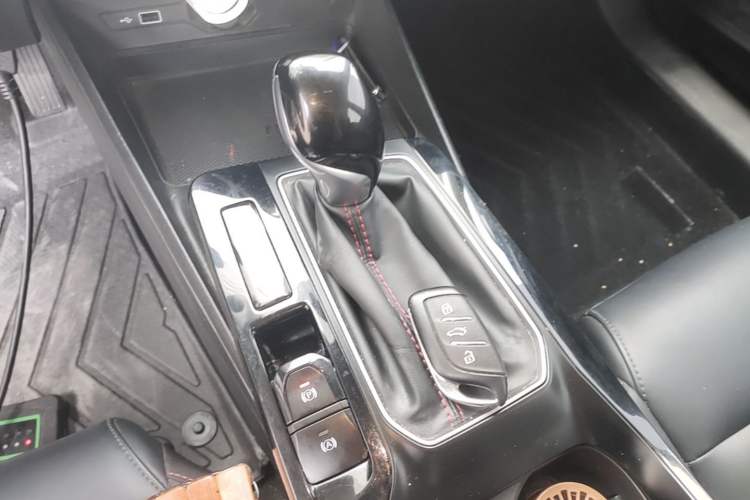 Used MG 5 2021 Revised Version 180 DVVT CVT Youth Luxury Edition Gear Lever