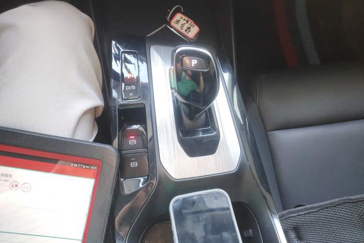 Used MG 5 2021 Revised 300TGI DCT Qingshè Luxurious Enjoyment Edition Gear Lever