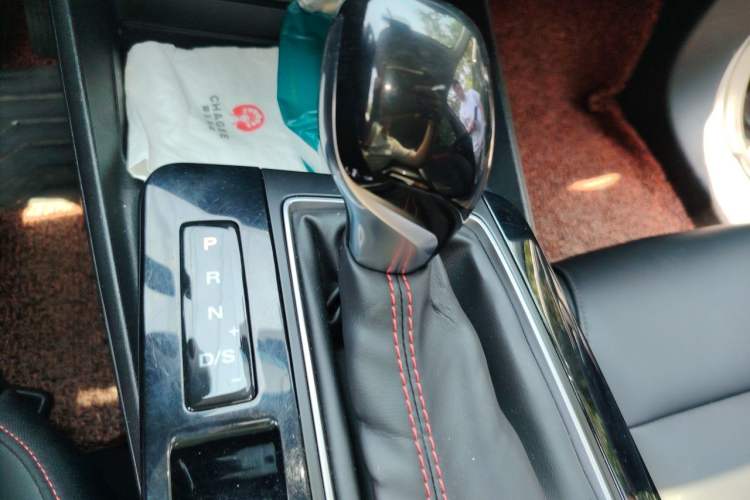 Used MG 5 2021 180 DVVT CVT Youth Luxury Edition Gear Lever