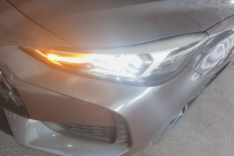 Used MG 5 2021 Revised 300TGI DCT Qingshè Luxurious Enjoyment Edition Left Front Headlight