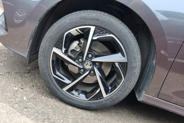 Used MG 5 2021 Revised 300TGI DCT Qingshè Luxurious Enjoyment Edition Left Front Wheel Hub