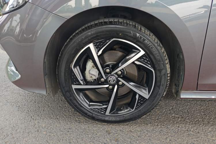 Used MG 5 2021 Revised 300TGI DCT Qingshè Luxurious Enjoyment Edition Left Front Wheel Hub