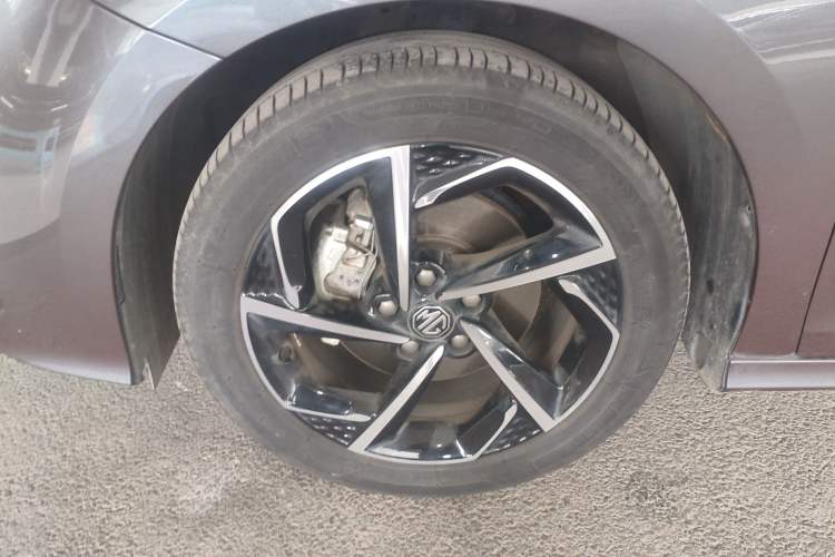 Used MG 5 2021 Revised 300TGI DCT Qingshè Luxurious Enjoyment Edition Left Front Wheel Hub