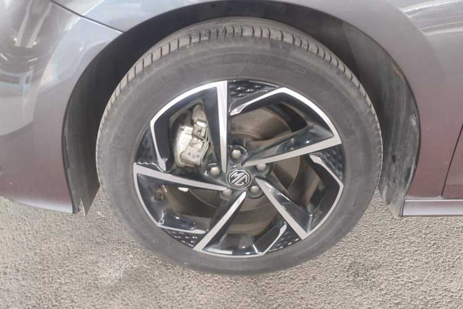 Used MG 5 2021 Revised 300TGI DCT Qingshè Luxurious Enjoyment Edition Left Front Wheel Hub