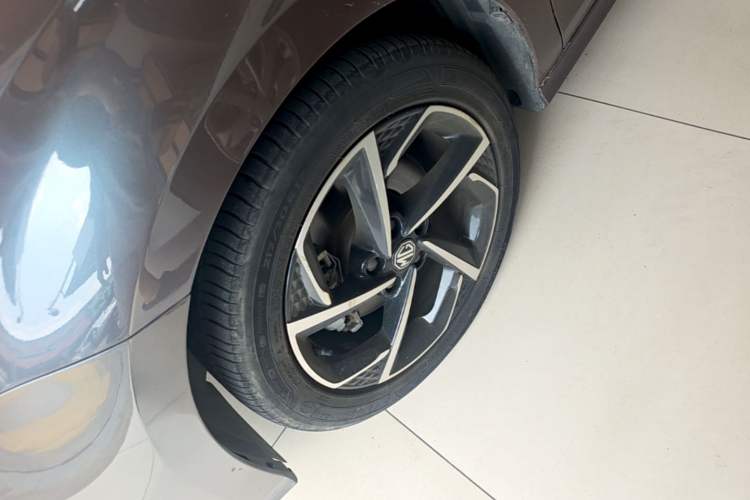 Used MG 5 2021 Revised 300TGI DCT Qingshè Luxurious Enjoyment Edition Left Front Wheel Hub