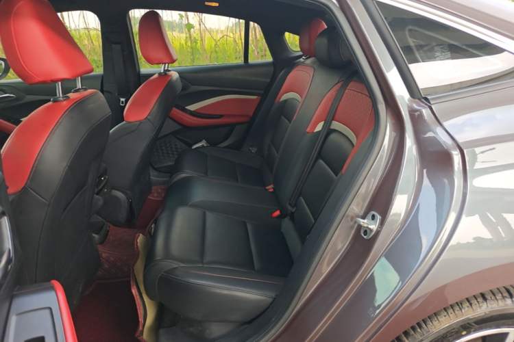 Used MG 5 2021 Revised 300TGI DCT Qingshè Luxurious Enjoyment Edition Left Rear Seat