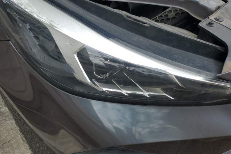 Used MG 5 2021 Revised 300TGI DCT Qingshè Luxurious Enjoyment Edition Right Front Headlight