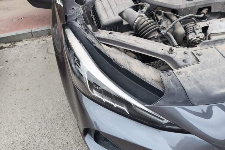 Used MG 5 2021 Revised 300TGI DCT Qingshè Luxurious Enjoyment Edition Right Front Headlight