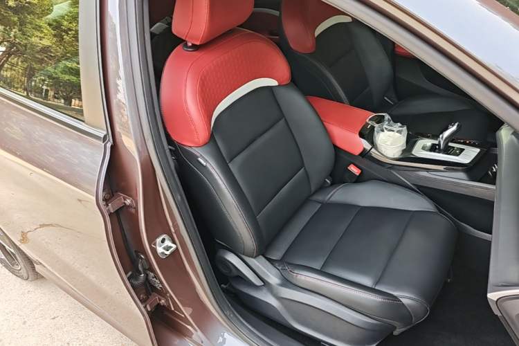 Used MG 5 2021 Revised 300TGI DCT Qingshè Luxurious Enjoyment Edition Right Front Seat