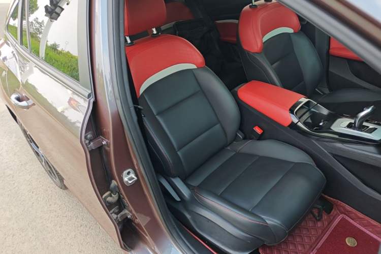 Used MG 5 2021 Revised 300TGI DCT Qingshè Luxurious Enjoyment Edition Right Front Seat