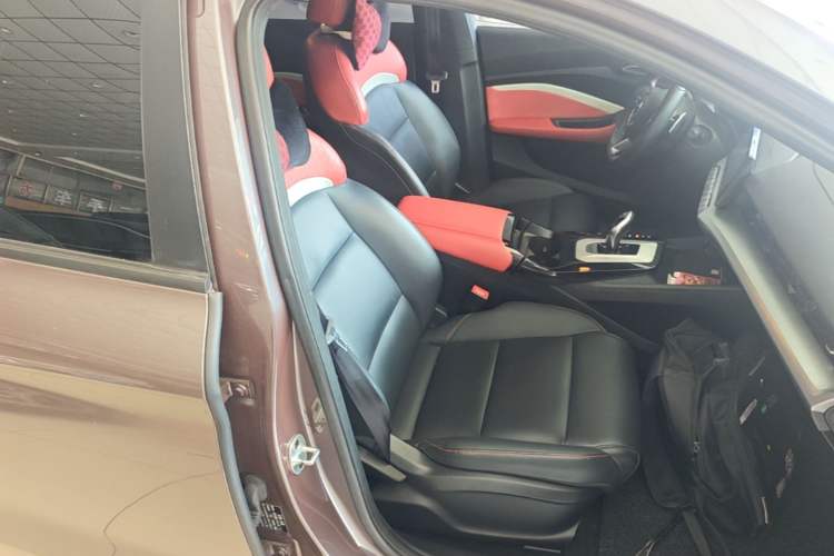 Used MG 5 2021 Revised 300TGI DCT Qingshè Luxurious Enjoyment Edition Right Front Seat